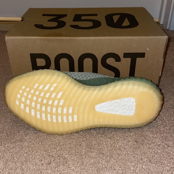 Yeezy Boost 350 - Picture 3 of 4